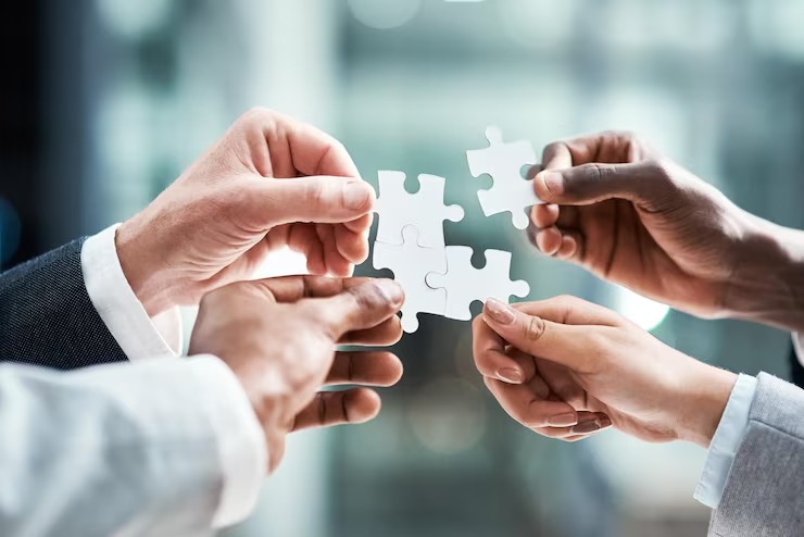 imgi_8_puzzle-teamwork-group-people-hands-solution-business-goals-integration-workflow-success-team-building-games-development-person-problem-solving-synergy-collaboration_590464-184026